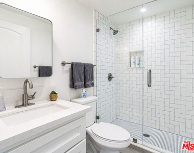 8963 Cadillac Avenue - Photo Thumbnail 6