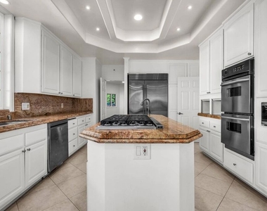 10810 Rochester Avenue - Photo Thumbnail 8