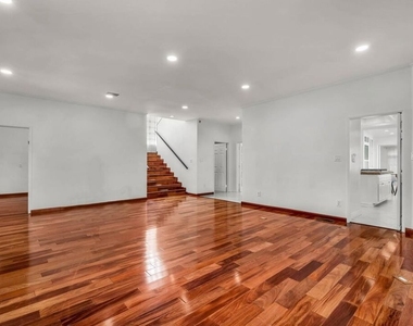 10810 Rochester Avenue - Photo Thumbnail 12