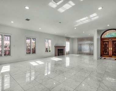 10810 Rochester Avenue - Photo Thumbnail 31