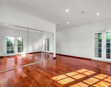 10810 Rochester Avenue - Photo Thumbnail 23