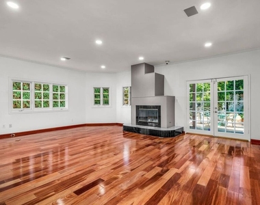 10810 Rochester Avenue - Photo Thumbnail 37