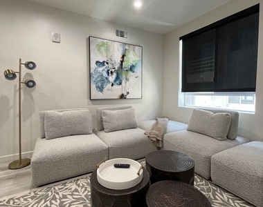 124 S Croft Avenue - Photo Thumbnail 4