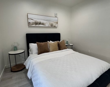 124 S Croft Avenue - Photo Thumbnail 24