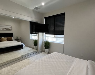 124 S Croft Avenue - Photo Thumbnail 22