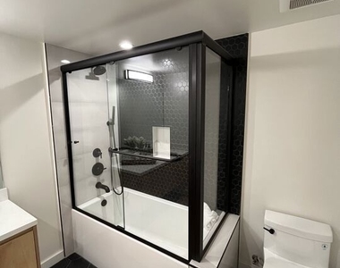 124 S Croft Avenue - Photo Thumbnail 19