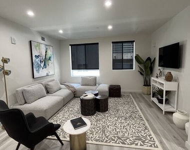 124 S Croft Avenue - Photo Thumbnail 2