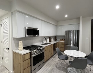 124 S Croft Avenue - Photo Thumbnail 6