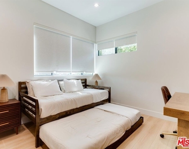 5929 Hesperia Avenue - Photo Thumbnail 26