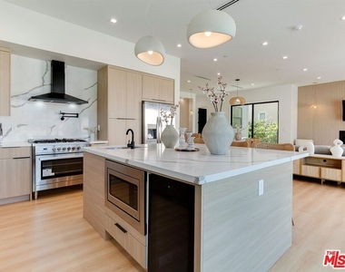 5929 Hesperia Avenue - Photo Thumbnail 11