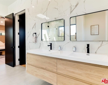 5929 Hesperia Avenue - Photo Thumbnail 43