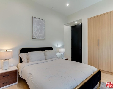 5929 Hesperia Avenue - Photo Thumbnail 45