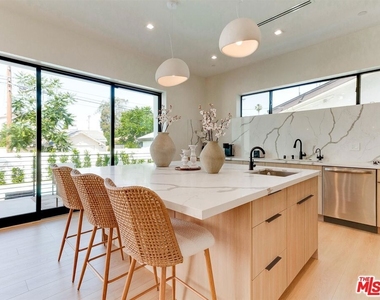 5929 Hesperia Avenue - Photo Thumbnail 15