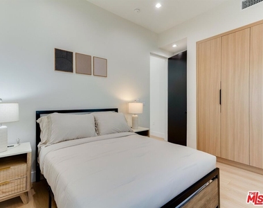 5929 Hesperia Avenue - Photo Thumbnail 28