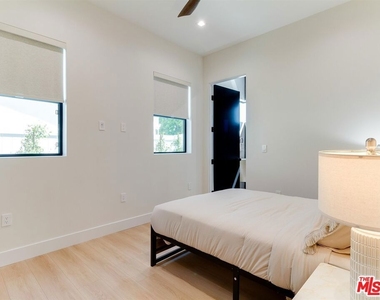 5929 Hesperia Avenue - Photo Thumbnail 29