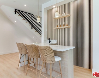 5929 Hesperia Avenue - Photo Thumbnail 18