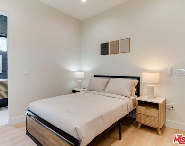 5929 Hesperia Avenue - Photo Thumbnail 30