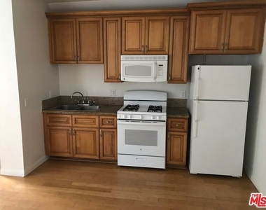 1044 N Bonnie Brae Street - Photo Thumbnail 1