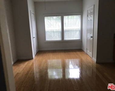 1044 N Bonnie Brae Street - Photo Thumbnail 4