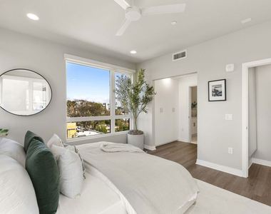 7428 Santa Monica Boulevard - Photo Thumbnail 13