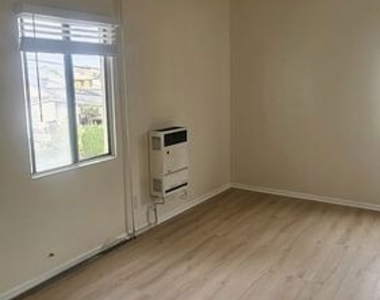 1421 S Westmoreland Avenue - Photo Thumbnail 6