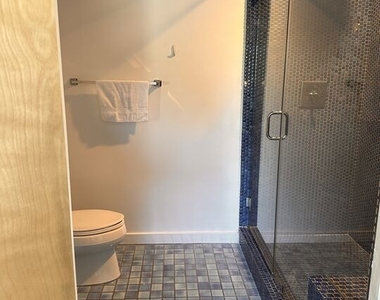2491 Granville Avenue - Photo Thumbnail 5