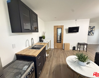 2491 Granville Avenue - Photo Thumbnail 3