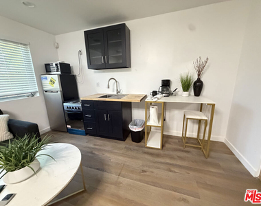 2491 Granville Avenue - Photo Thumbnail 4
