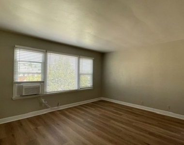 4121 Ocean View Boulevard - Photo Thumbnail 3