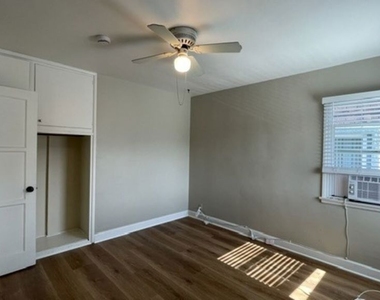 4121 Ocean View Boulevard - Photo Thumbnail 9