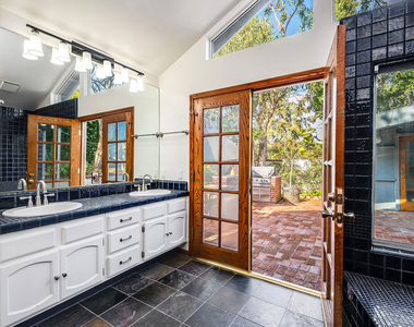 2924 Manning Avenue - Photo Thumbnail 16