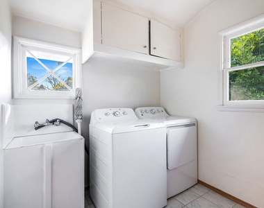 2924 Manning Avenue - Photo Thumbnail 10