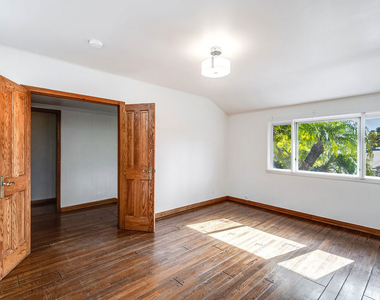 2924 Manning Avenue - Photo Thumbnail 9