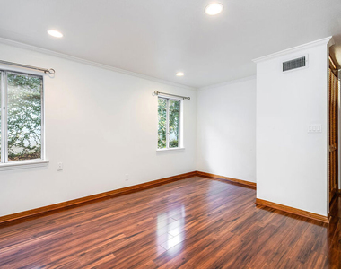 2924 Manning Avenue - Photo Thumbnail 14