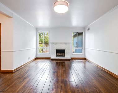 2924 Manning Avenue - Photo Thumbnail 3