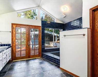 2924 Manning Avenue - Photo Thumbnail 15