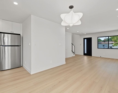 5843 Whitworth Drive - Photo Thumbnail 22