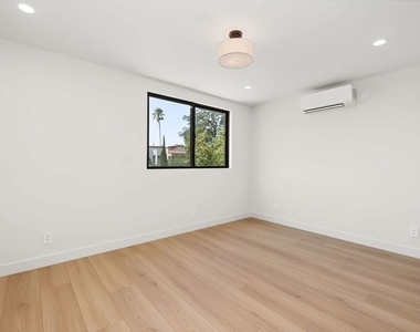 5843 Whitworth Drive - Photo Thumbnail 15