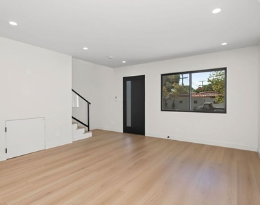 5843 Whitworth Drive - Photo Thumbnail 24