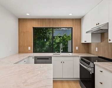 5843 Whitworth Drive - Photo Thumbnail 7