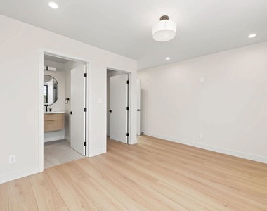 5843 Whitworth Drive - Photo Thumbnail 14