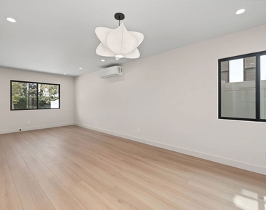 5843 Whitworth Drive - Photo Thumbnail 21