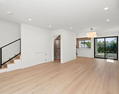 5841 Whitworth Drive - Photo Thumbnail 23
