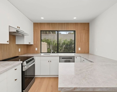 5841 Whitworth Drive - Photo Thumbnail 7