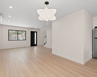5841 Whitworth Drive - Photo Thumbnail 25