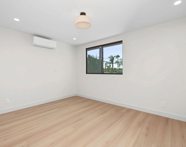 5841 Whitworth Drive - Photo Thumbnail 15