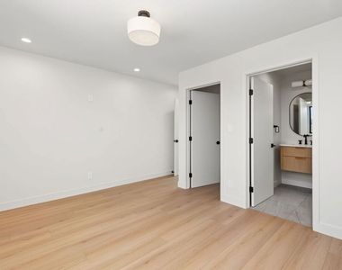 5841 Whitworth Drive - Photo Thumbnail 16