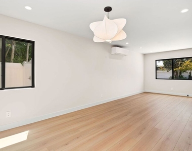 5841 Whitworth Drive - Photo Thumbnail 26
