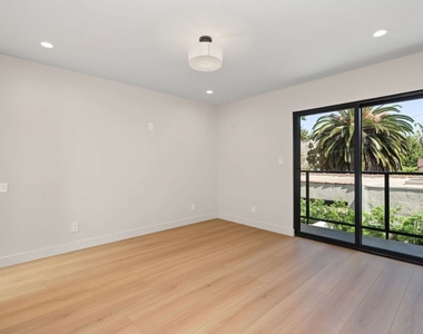 5841 Whitworth Drive - Photo Thumbnail 11