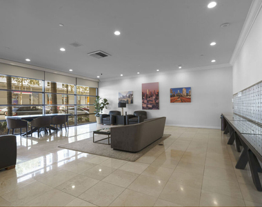 600 W 9th Street - Photo Thumbnail 24